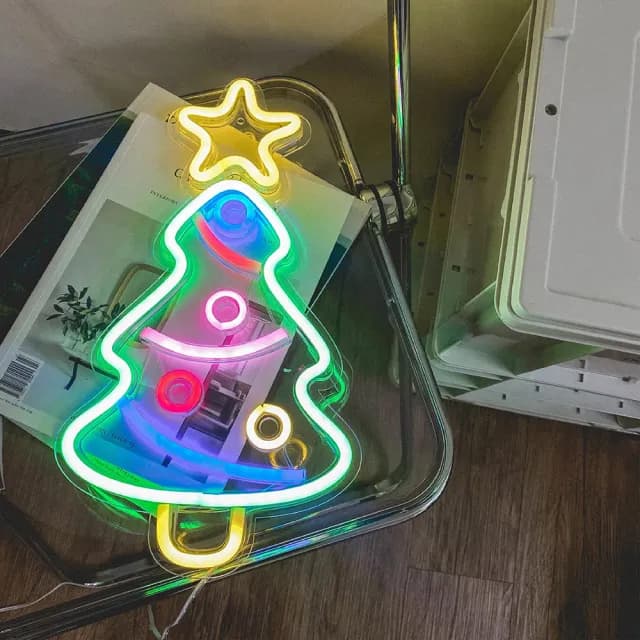 【gin gin】聖誕節限定 叮叮噹噹 聖誕樹 霓虹燈(燈管 露營燈 小夜燈 氛圍燈 聖誕節 佈置 交換禮物)
