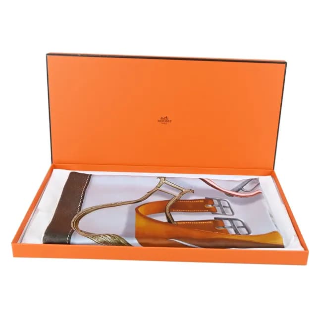 【Hermes 愛馬仕】Projets Carres 140 手工捲邊絲質斜紋圍巾/斗篷(珍珠灰/駝/深棕紅)