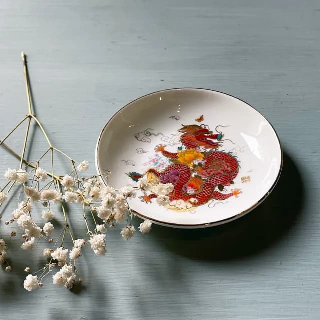 【TALES 神話言】2024龍華富貴-藝術骨瓷碟組4入(龍年 文創 禮品 禮物 收藏 新年 送禮)