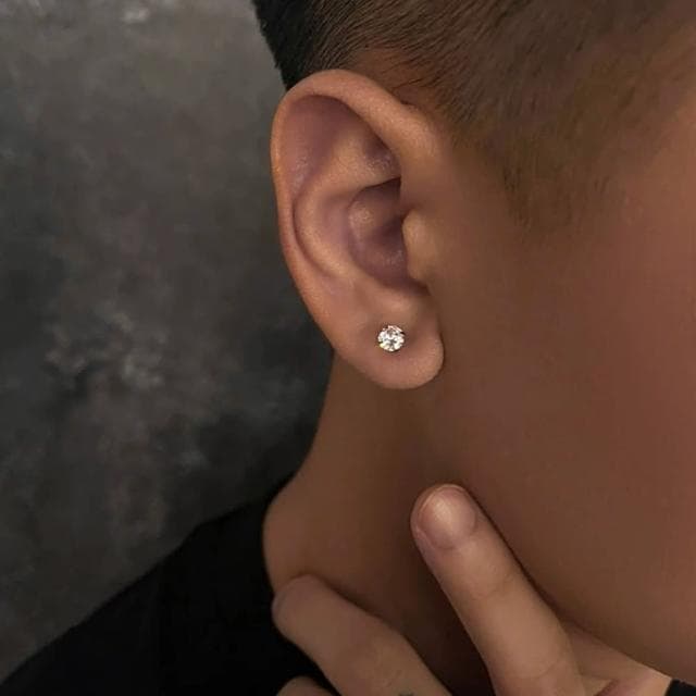 【A&R】潮流鋯石黑色銅系四爪螺絲耳釘款耳環(男女適用 鎖珠 耳骨 養耳洞 個性 情人節 生日禮物)