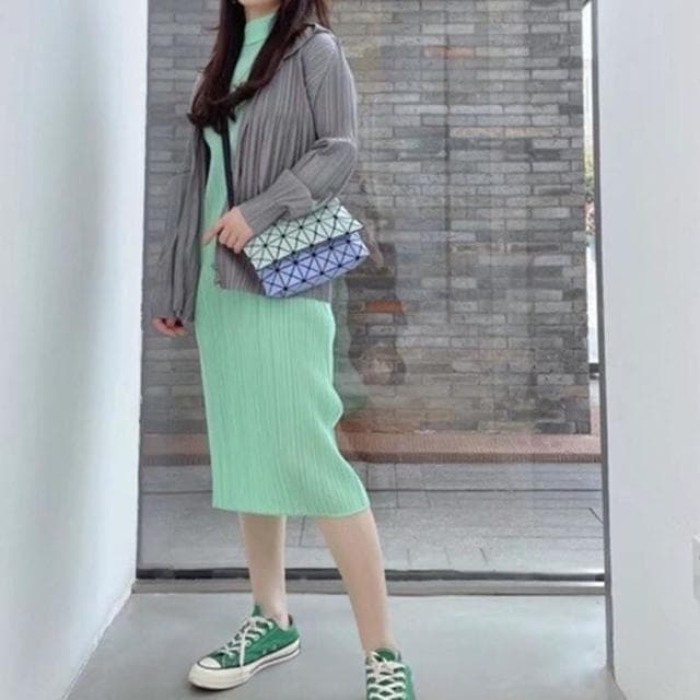 【MoonDy】側背包 菱格幾何包包 小包包 雙色雙面包 日本潮流包 折疊包 攜便包 個性百搭包 情侶包包 禮物