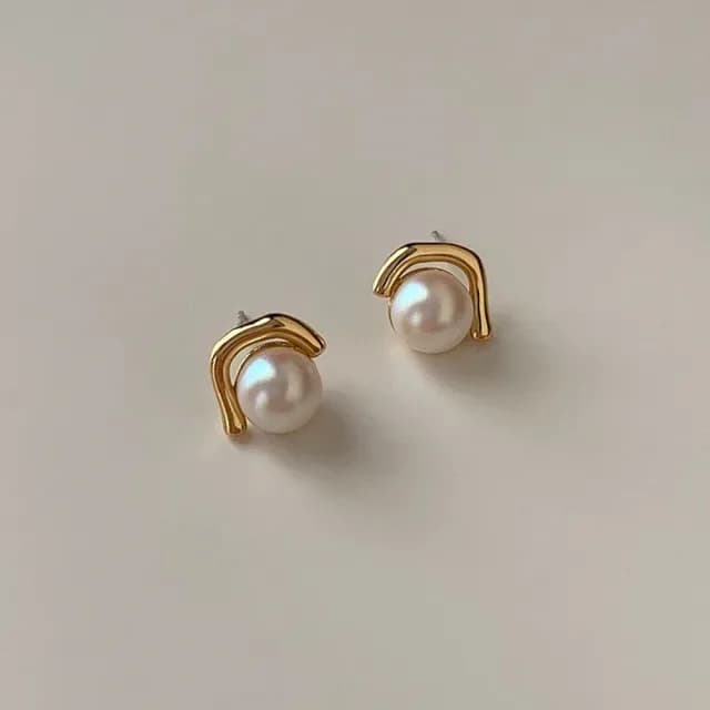 【INES】韓國設計S925銀針氣質金屬線條正圓珍珠造型耳環(S925銀針耳環 金屬耳環 珍珠耳環)