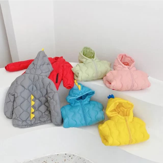 【橘魔法】波浪壓紋 恐龍立體背鰭羽絨外套(羽絨 長袖 連帽 長袖 男童 恐龍 拉鍊 外套 童裝 兒童 保暖)