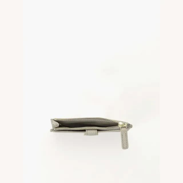 【agnes b.】Voyage 圓形b logo皮革零錢包卡夾(米白色)