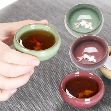 【古之茶道】冰裂紋理質感浮雕鯉魚茶杯4入(陶瓷 水杯 泡茶 沖茶 露營 茶具 擺飾 禮物 品茶 湯吞杯 小杯子)