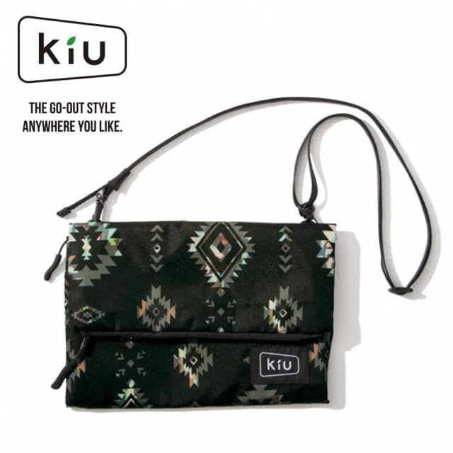 【KIU】父親節禮物 日本 原廠貨 中性 WATER REPELLENT STORAGE SACOCHE 隨身包 健行/生活/旅行 黑色圖騰(