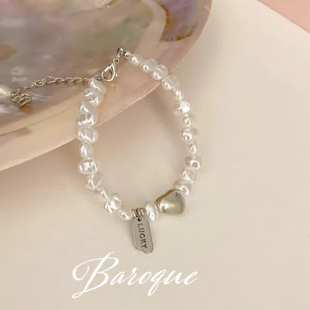 【幸運吊牌】巴洛克珍珠愛心吊牌手鍊(手工製作 幸運手環 手鏈 手鐲 串飾 手飾 首飾 珍珠手鍊)