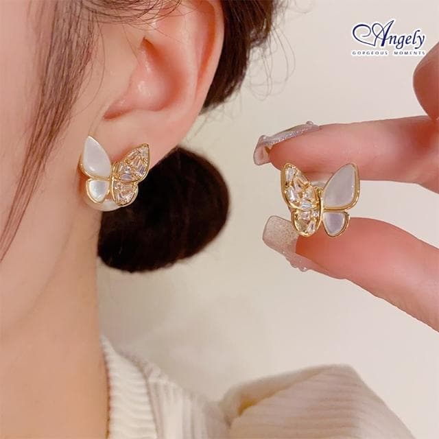 【Angely】翩翩起舞貝珠針式耳環