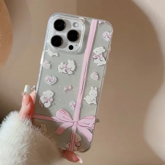 【LOYALTY】iPhone15Pro/15ProMax禮物蝴蝶結可愛兔兔串珠掛繩手機保護殼(附贈花朵串珠手機掛飾)