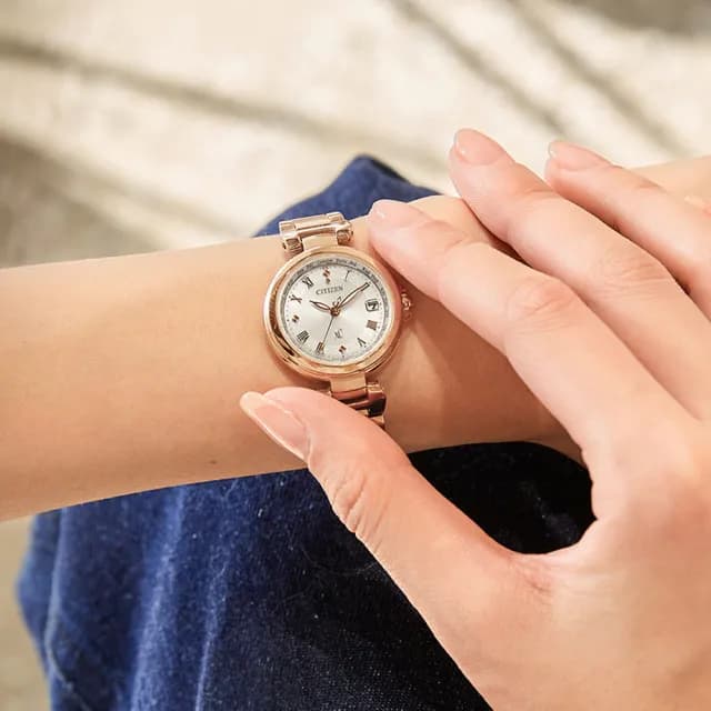 【CITIZEN 星辰】xC系列 電波對時 萬年曆 光動能時尚腕錶 雙11 特惠 推薦(EC1037-69A)