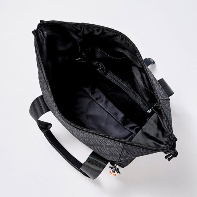 【Munsingwear】官方直營 企鵝牌 黑色光澤感2WAY隨身手提包附企鵝吊飾、小收納袋 MLTE0A50