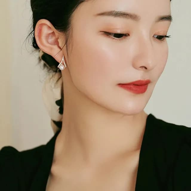 【Emi 艾迷】韓系浪漫回憶倒V珍珠鋯石 耳環 耳夾 無耳洞 夾式耳環 無痛耳夾 蚊香盤耳夾