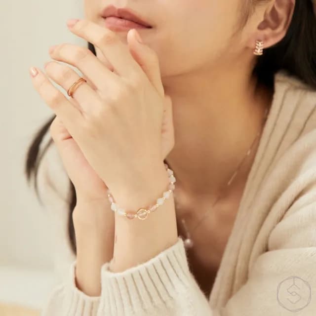 【SPANCONNY 飾品控】童趣 l 草莓晶 粉水晶 白瑪瑙 白水晶 l 天然水晶手鍊(桃花+人緣)