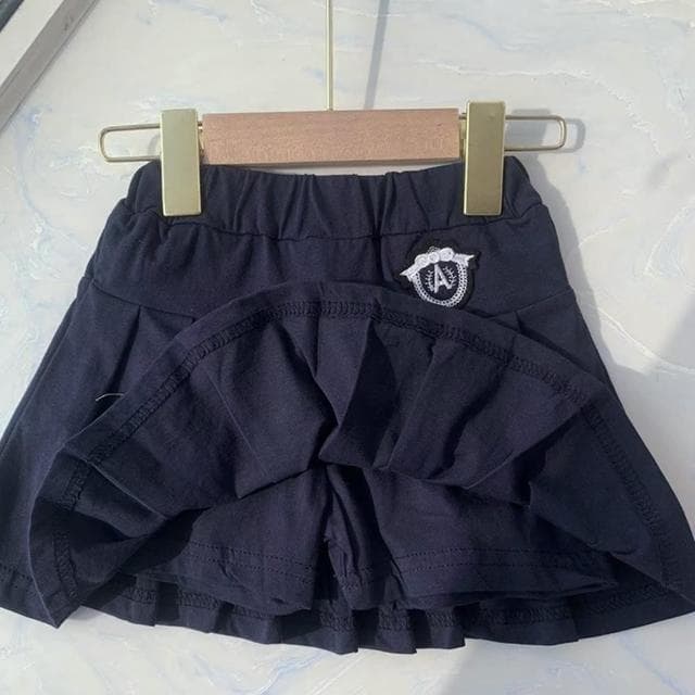 【橘魔法】學院風刺繡勳章棉質百褶裙(內有安全褲 褲裙 短裙 大童 女童 制服 兒童 童裝)