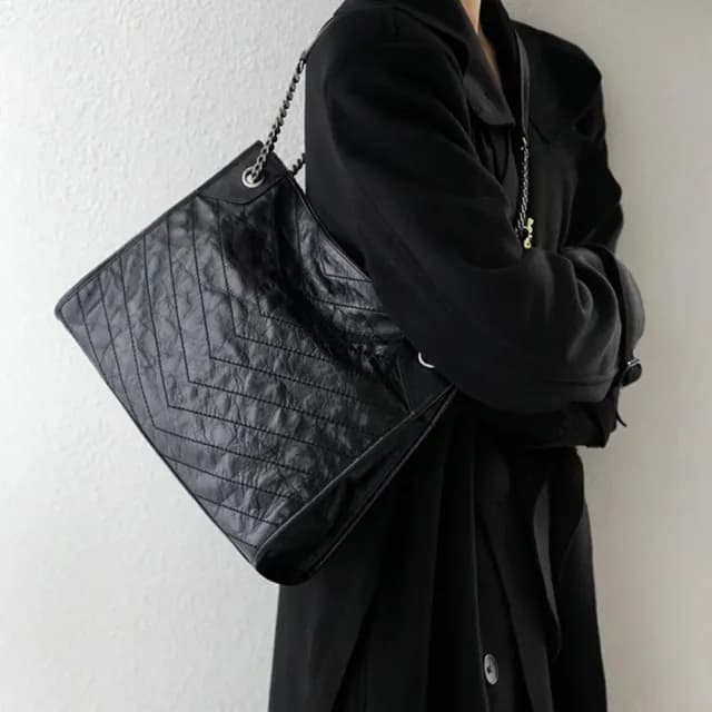 【MoonDy】情人節禮物 真皮包包  包包 肩背包 牛皮流浪包 小香風包包 通勤包 黑色鏈條包 亮皮裂紋 腋下托特