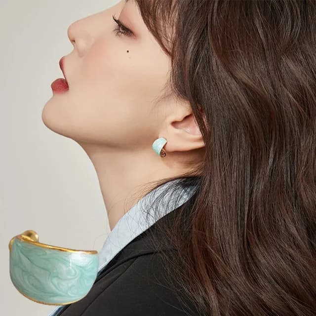【MoonDy】情人節禮物 包包 k金耳環 C型耳環  歐美耳環 水鑽耳環 圈圈耳環 琺瑯耳環 復古耳環 浮誇耳環 正