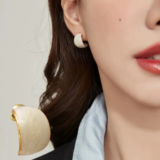 【MoonDy】情人節禮物 包包 k金耳環 C型耳環  歐美耳環 水鑽耳環 圈圈耳環 琺瑯耳環 復古耳環 浮誇耳環 正