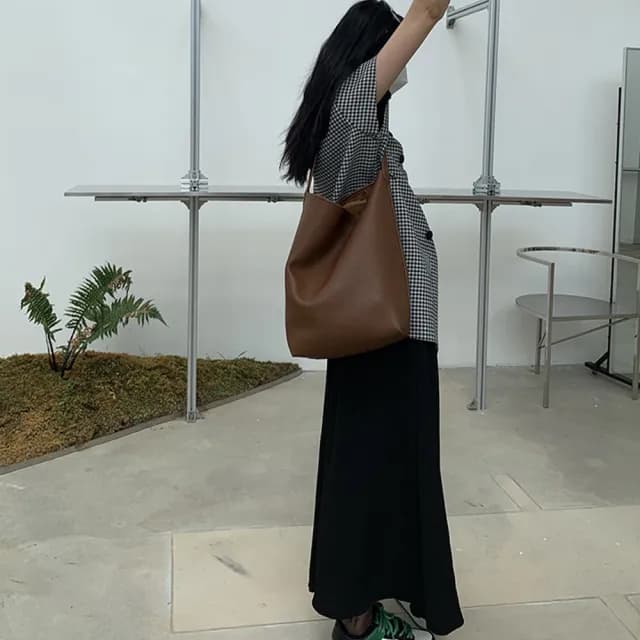 【LEESA】情人節禮物 皮革包包\通勤包\復古包包\單肩包\大容量\大水桶包\肩背包\腋下包\子母包\水桶包韓國\