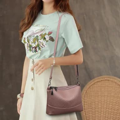 【LEESA】肩背包女\斜背包\單肩包\婆婆媽媽的最愛\側背包\女生通勤包\女生包包\便宜實用包包\媽媽包