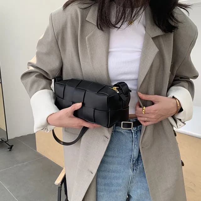 【LEESA】情人節禮物 皮編織包\女包\軟皮包包\側背包\韓系編織包\編織包\生日禮物\腋下包\手編\斜背包