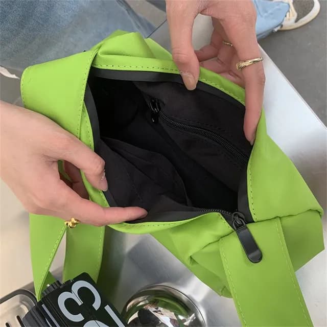 【KT DADA】情人節禮物 圓筒包 通勤小包 防水包 包包 枕頭包 寬肩帶 輕量斜背包 潮牌包包 韓系包包