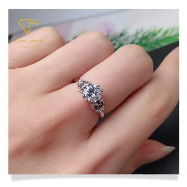 【CF鑽飾】戒指 莫桑鑽《依戀》(1克拉 七夕 情人節女戒 鑽戒 禮物送禮 求婚 生日)
