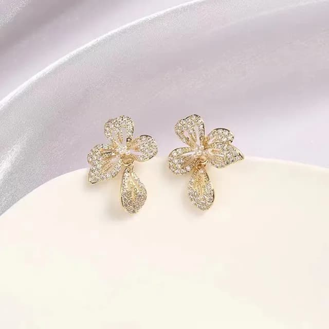 【SECRET BOX】韓國設計S925銀針華麗閃耀美鑽珍珠花朵造型耳環(S925銀針耳環 美鑽耳環 珍珠耳環)