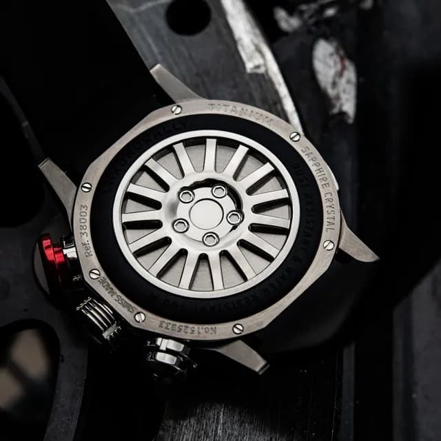 【EDOX 伊度】140周年 BMW 摩托車紀念錶 鈦金屬大日期計時手錶 送禮 禮物 推薦(E38003.TINRO.CARO)