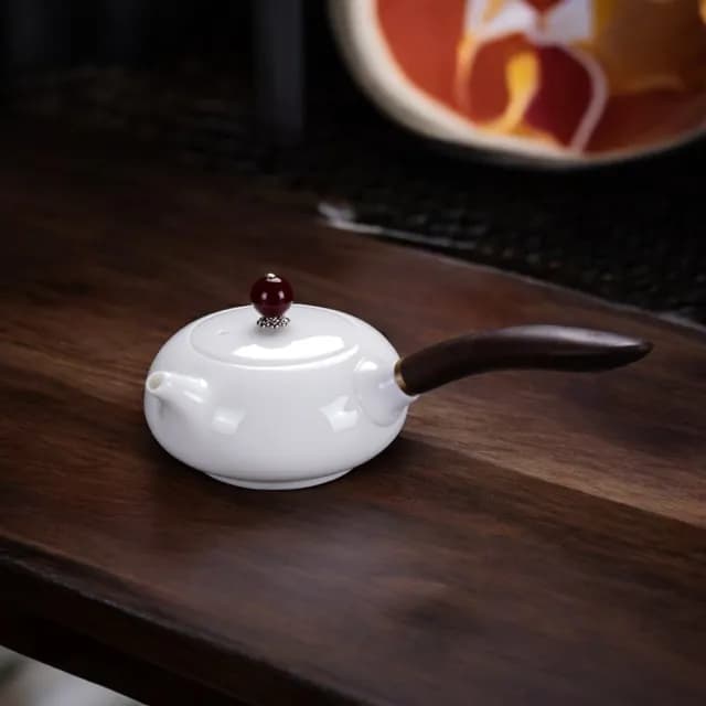 【美味好伙伴】羊脂玉瓷側把壺(高白瓷 茶具 茶壺 泡茶壺)