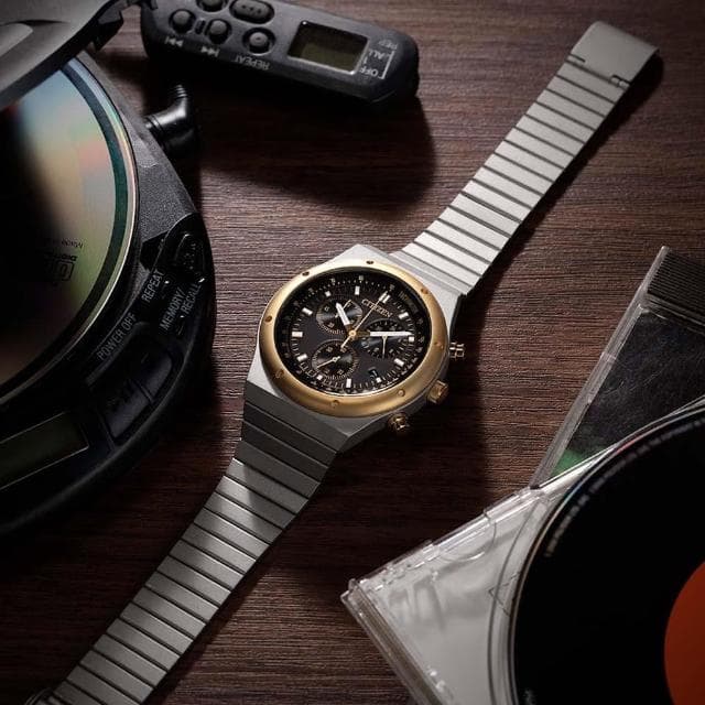 【CITIZEN 星辰】Chronograph系列 復刻1984 昭和金 復古計時光動能腕錶 禮物 推薦(AT2544-64E)