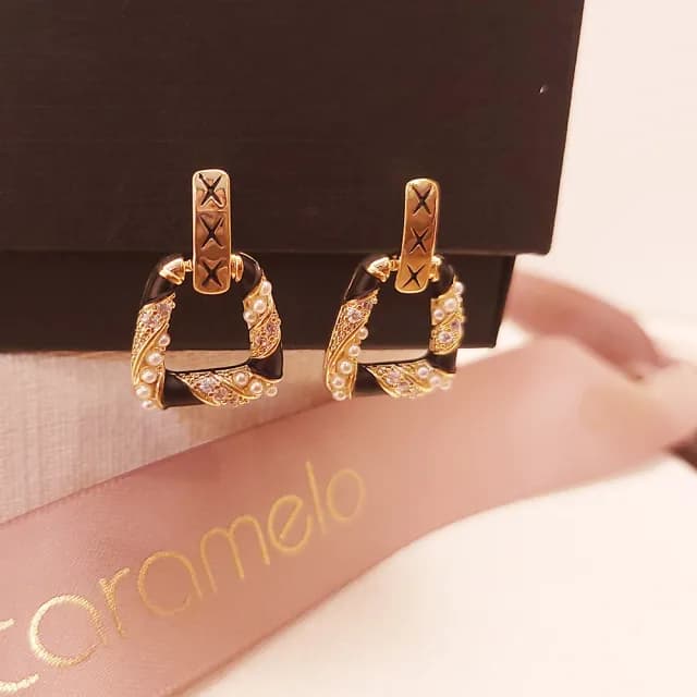【焦糖小姐 Ms caramelo】夾式時尚耳環(貝珠鋯石耳環)