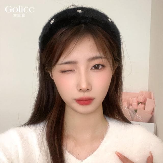 【Golicc】髮箍小香風 水鑽 絨毛 寬版(母親節 生日 情人節 髮飾 頭飾 鯊魚夾 抓夾 禮物)