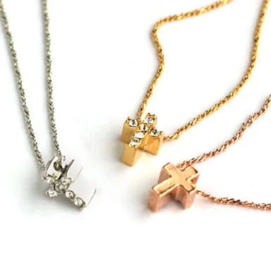 【日本melody accessory】日本製典雅浪漫立體十字架造型鑲鑽銀項鍊 附延長鍊(日式輕奢珠寶 微鑲鑽精緻禮物)