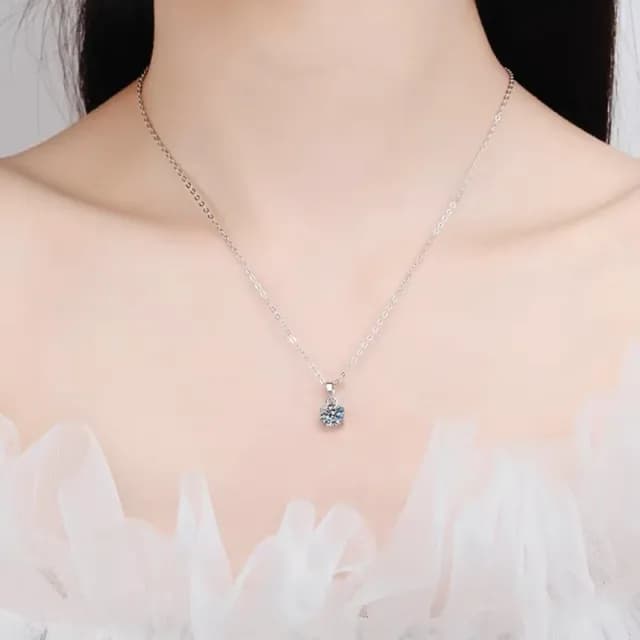【A&R】莫桑鑽奢華鎖骨項鍊款3克拉附精美禮盒(六爪 18K金 抗過敏 S925純銀 情人節 生日 禮物)