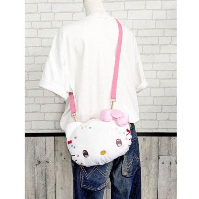 【小禮堂】Sanrio 三麗鷗 Hello Kitty 大臉造型玩偶斜背包 - 50週年The Future in Our Eyes(平