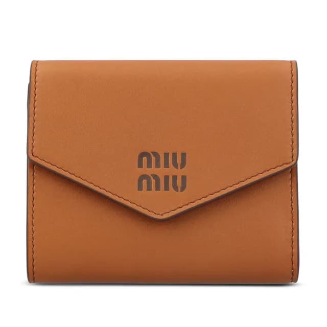 【MIU MIU】時尚LOGO 多功能 黑色 棕色 小牛皮 翻蓋錢包 三摺短夾(韓星熱愛品牌)