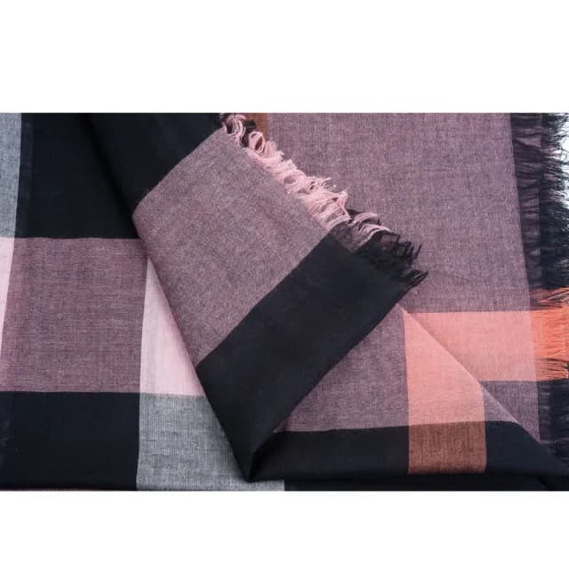 【BURBERRY 巴寶莉】經典格紋流蘇方形羊毛混紡圍巾(紫灰色/140*140)