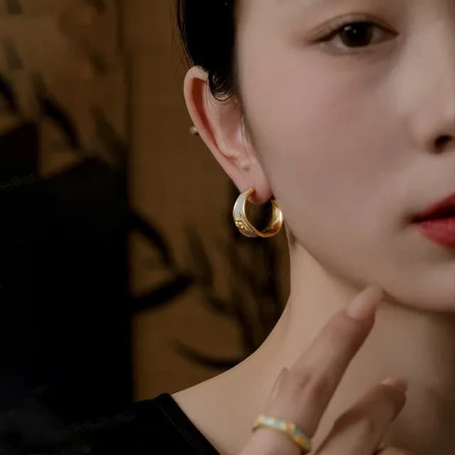 【LEEHER】女生/耳勾/C型耳環/法式耳環/復古耳環/耳飾/手工耳環/珐琅耳環/花朵耳環/純銀耳環/藍