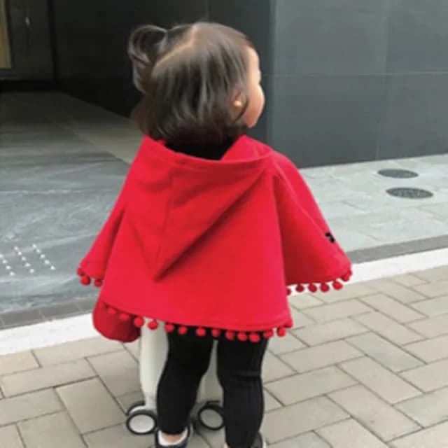 【橘魔法】小紅帽流蘇毛球細刷絨斗篷(披肩 外套 斗篷 大紅 新年 過年 拜年服 表演 戲劇 女童 兒童 童裝)