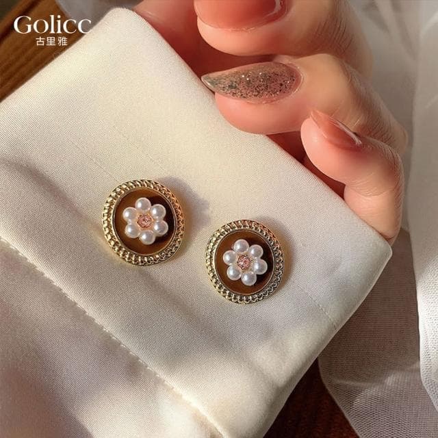 【Golicc】復古金邊珍珠花朵耳環(母親節 生日 情人節 飾品 耳釘 耳飾 耳墜 禮物)
