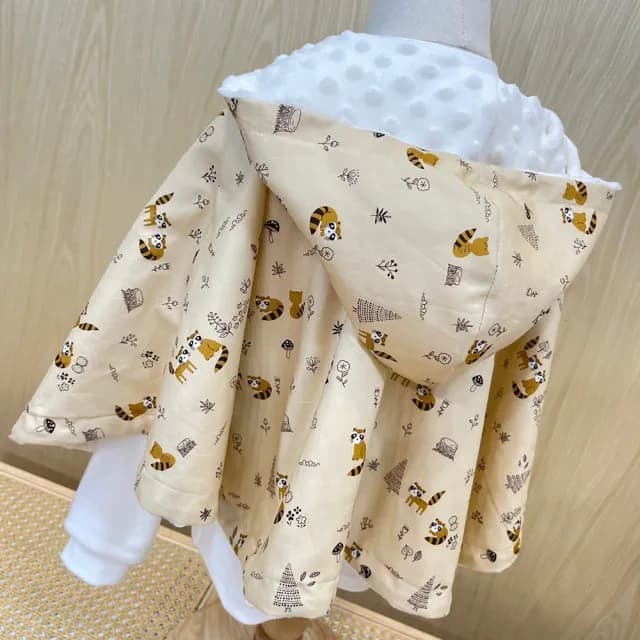 【Lianne baby】森林浣熊嬰幼兒新生兒-100公分斗篷嬰兒禮物(滿月禮 收涎禮物 週歲禮 彌月禮盒)