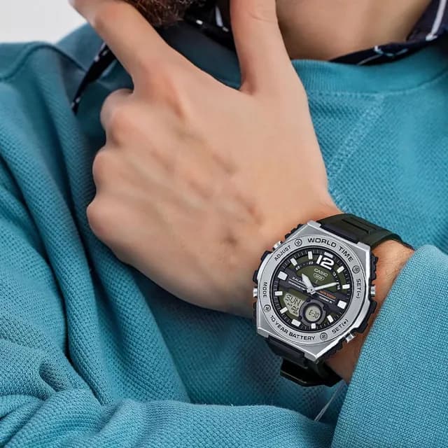【CASIO 卡西歐】MWQ-100 世界時間 碼錶 金屬感 陽光芒圈 運動旅遊 高雅氣質大膽中性 指針錶 電子錶 手錶