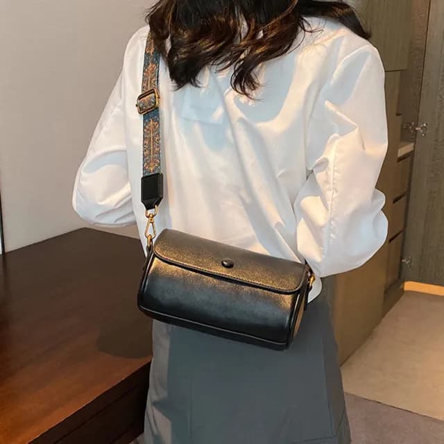 【LEESA】情人節禮物 真皮包包 小包\圓筒包\包包\牛皮包包\肩背包\手機包\皮革包包\復古包包\斜背小包\隨身