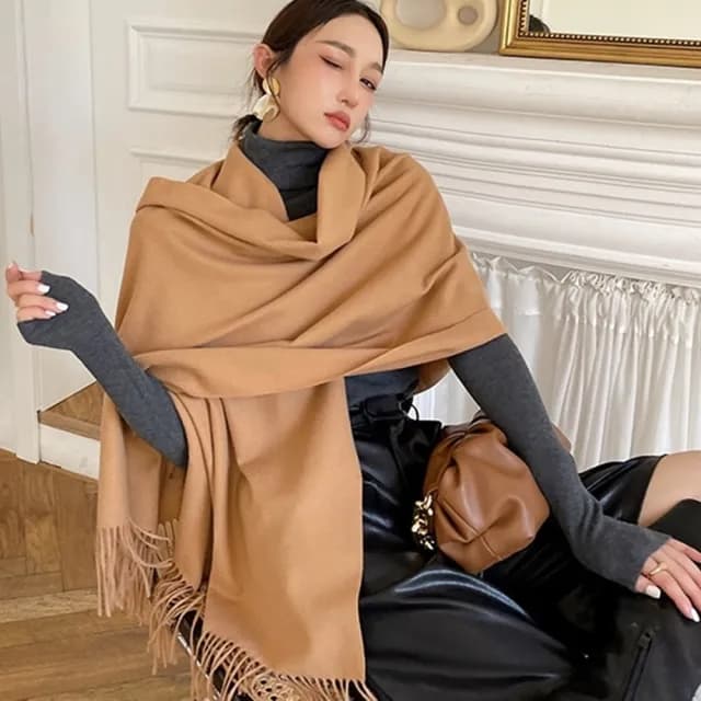 【Emi 艾迷】經典格紋保暖圍巾 披肩 秋冬保暖 輕奢高級款(交換禮物 生日禮物 聖誕禮物)