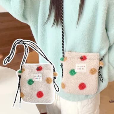 【散發可愛】彩色波點毛絨斜肩包(斜跨包 點點  收納包 收納袋 小包包 外出 交換禮物 女生)