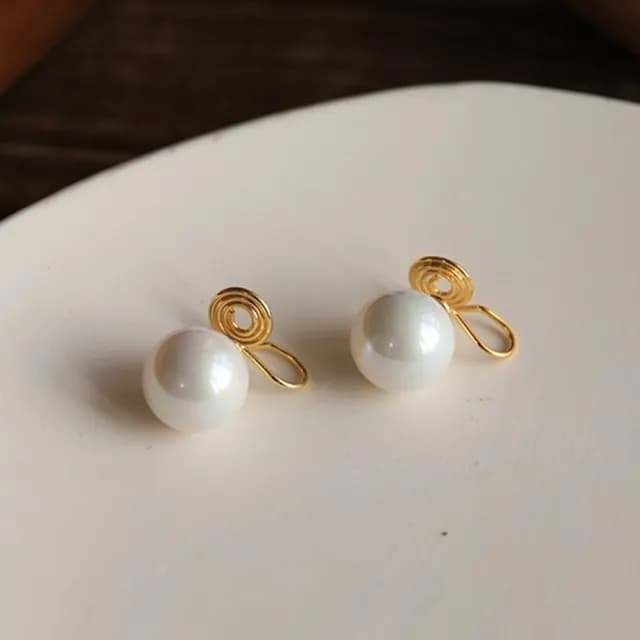 【Oni 歐妮】唯一-珍珠蚊香盤無痛耳夾耳環(1對入/12mm)