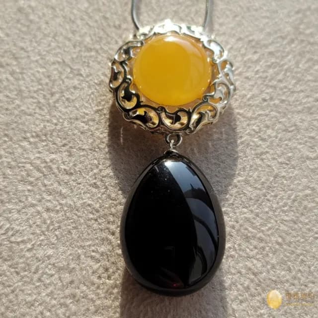 【優雅琥珀】母親節禮物 金絞蜜與紅珀 銀雕項鍊(凸圓形蜜蠟與水滴形紅珀 具鑑定證書)