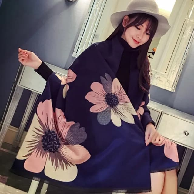 【Emi 艾迷】買一送一 經典格紋線條 保暖圍巾 披肩(輕奢高級經典款)