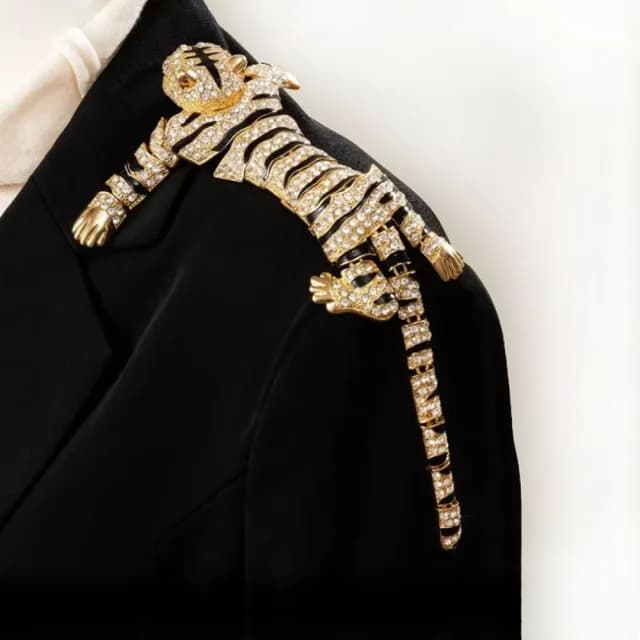 【Penny珮妮】輕奢金屬鑲鑽靈動老虎大胸針披肩裝飾2色可選(生日禮物/交換禮物/情人節/宴會/送男友/尾牙)