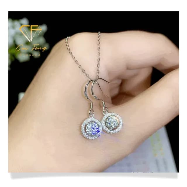 【CF鑽飾】耳環 莫桑鑽《圓包耳勾》(耳釘 耳針 耳飾 雙11限定  聖誕 交換禮物 求婚 生日)